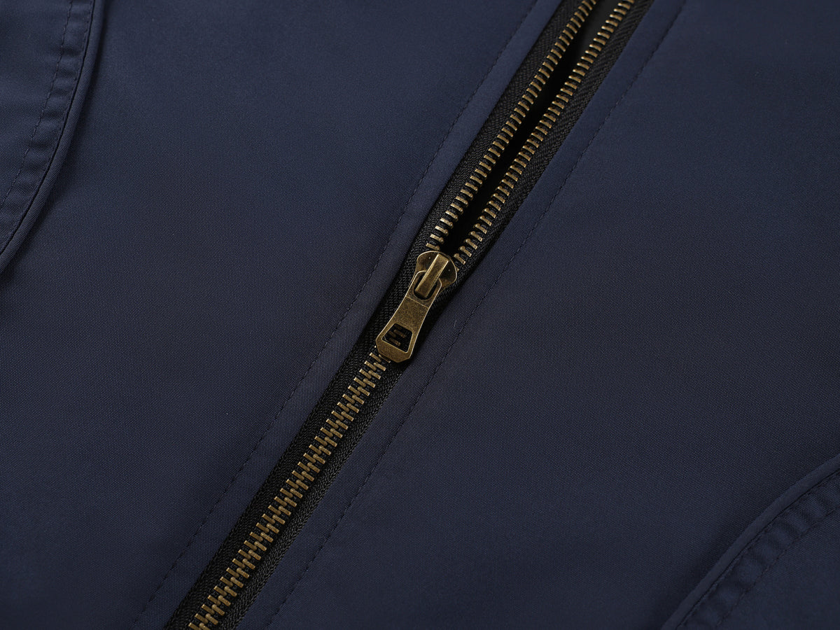 Veste bomber matelassée pour homme avec col à pointes et coutures arrondies