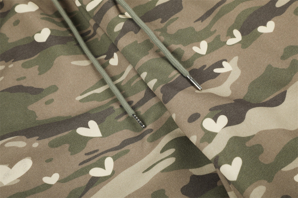 Men's Camouflage Cargo Pants – Wide-Leg Heart Print Camo Baggy Trousers