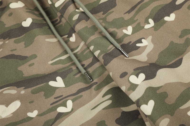 Men's Camouflage Cargo Pants – Wide-Leg Heart Print Camo Baggy Trousers