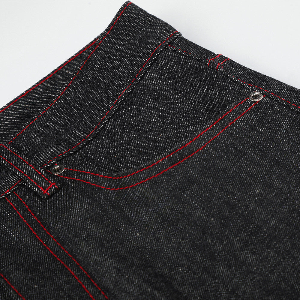 Jean à jambes larges – Denim noir avec surpiqûres rouges contrastantes et broderie script