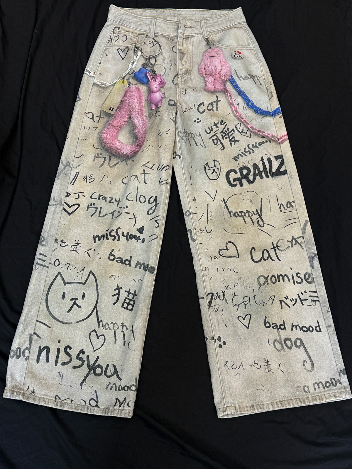 Wide-Leg-Jeans mit Graffiti-Print, Schlüsselanhänger-Anhängern und Deko-Ketten