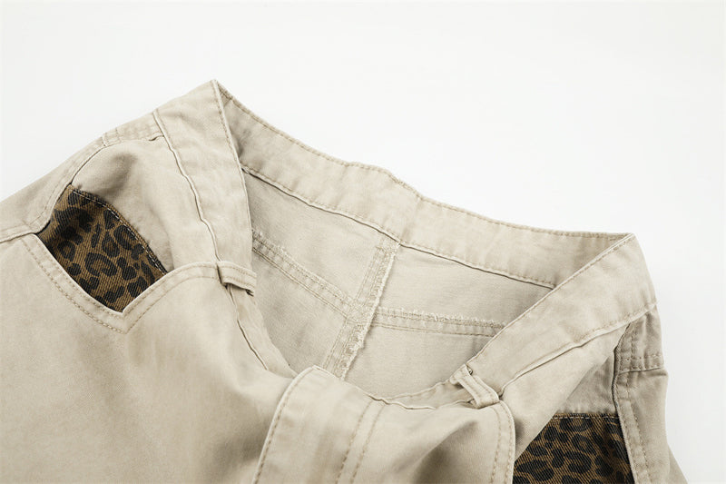 Pantalones de Pierna Ancha con Patchwork de Leopardo – Corte Baggy Deconstruido y Bajo Curvado
