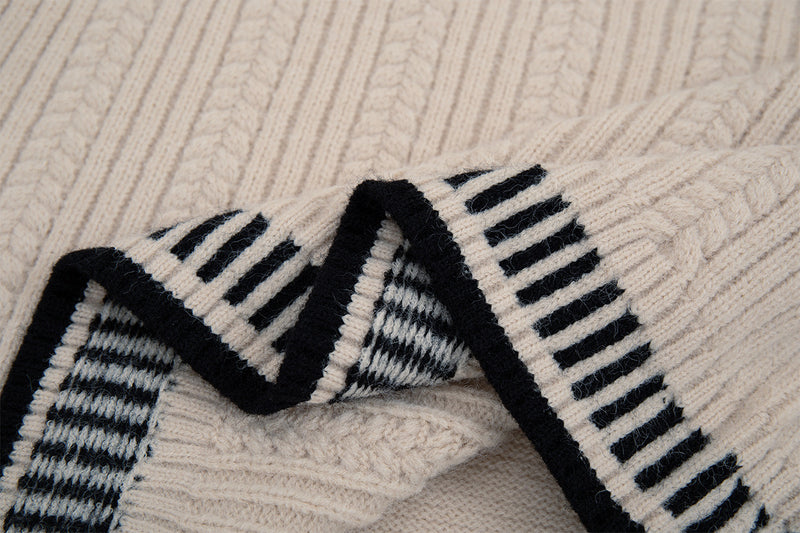 Zopfstrickpullover mit Dackel-Stickerei – Pullover mit Streifenbesatz