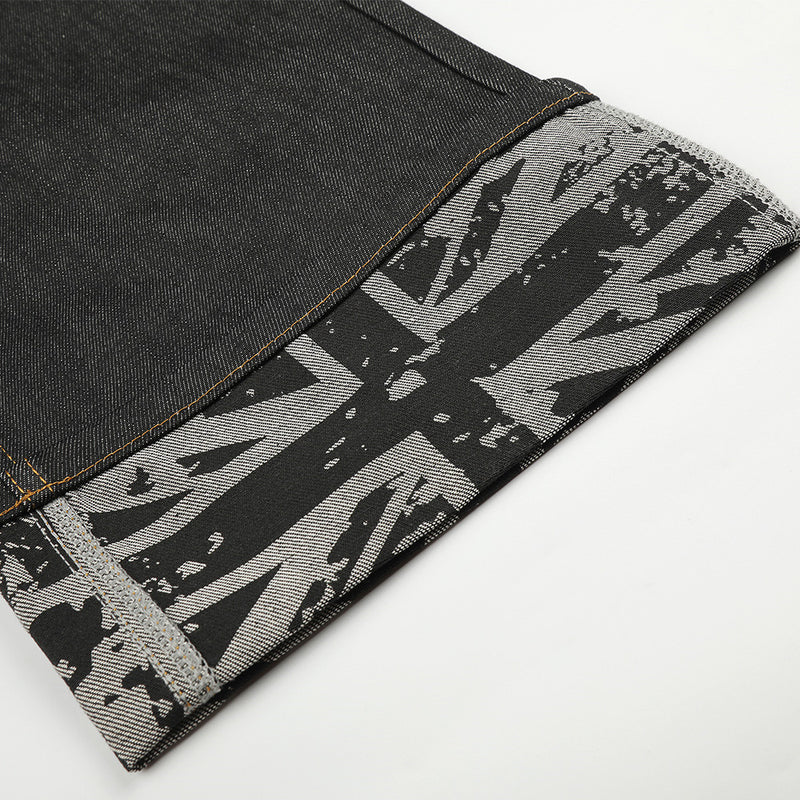 Jean homme à jambes larges – Denim noir, poches arrière cloutées et revers Union Jack