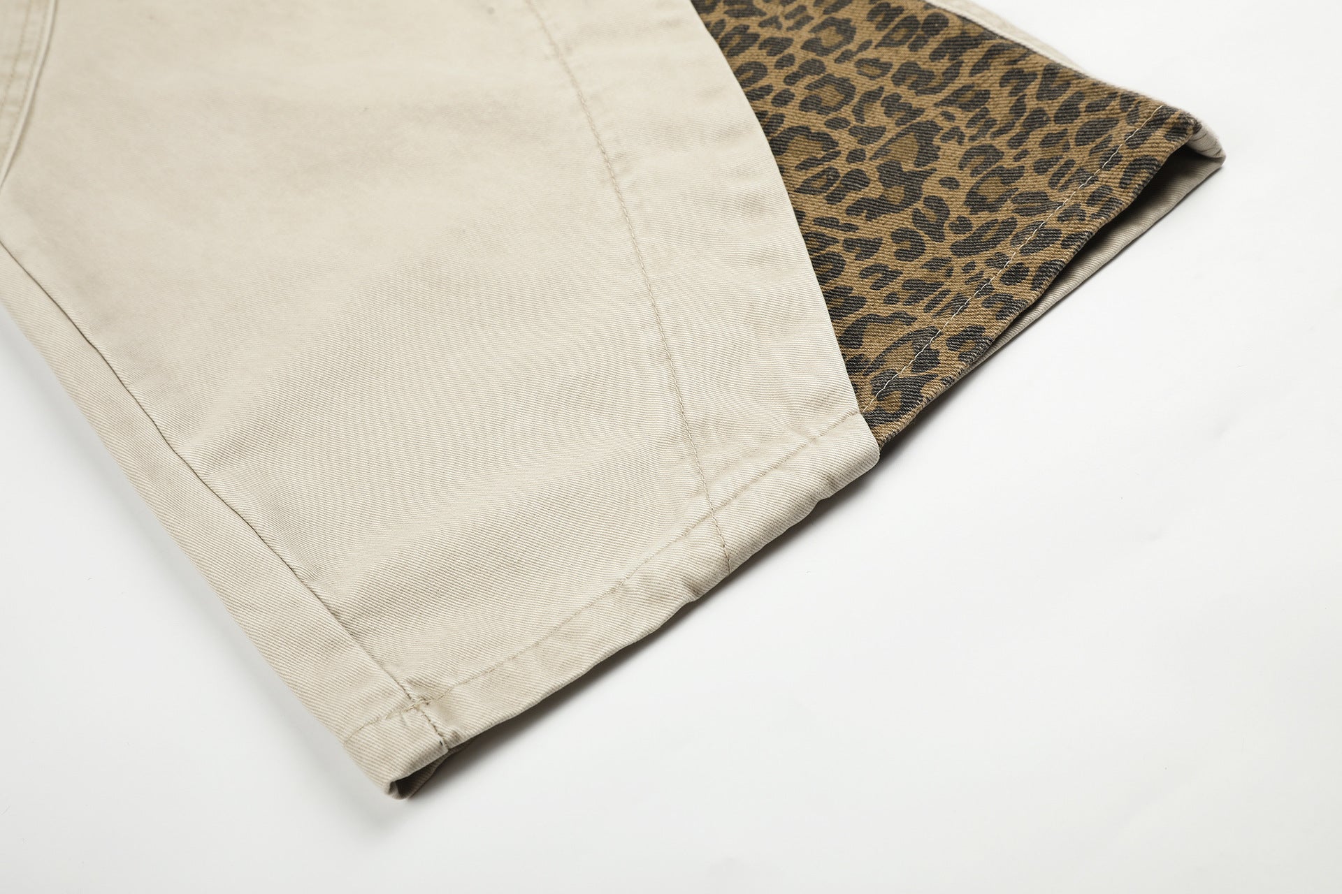 Pantalones de pierna ancha con paneles de estampado de leopardo – Pantalones banana de corte relajado