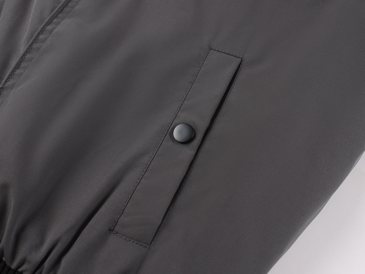 Veste bomber matelassée pour homme avec col à pointes et coutures arrondies