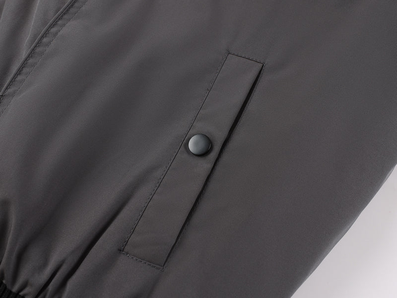 Veste bomber matelassée pour homme avec col à pointes et coutures arrondies