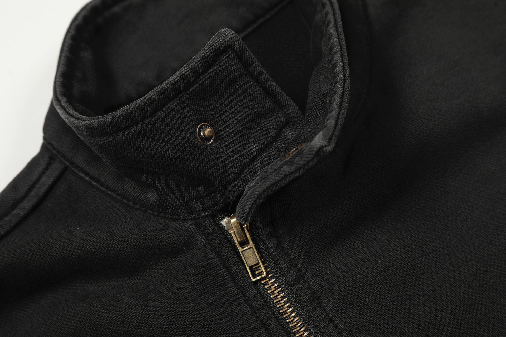 Jacke im Moto-Stil – Verwaschenes Distressed-Schwarz mit goldfarbenen Details