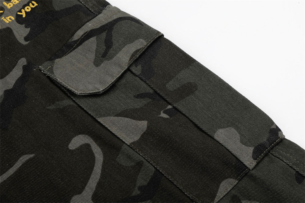 Men's Wide-Leg Camo Cargo Shorts with Bandana Detail & Multi-Pocket