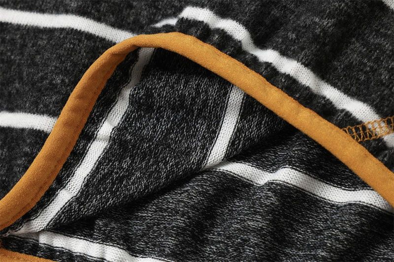 Sudadera con capucha de rayas – Prenda de felpa de manga larga con costuras en contraste