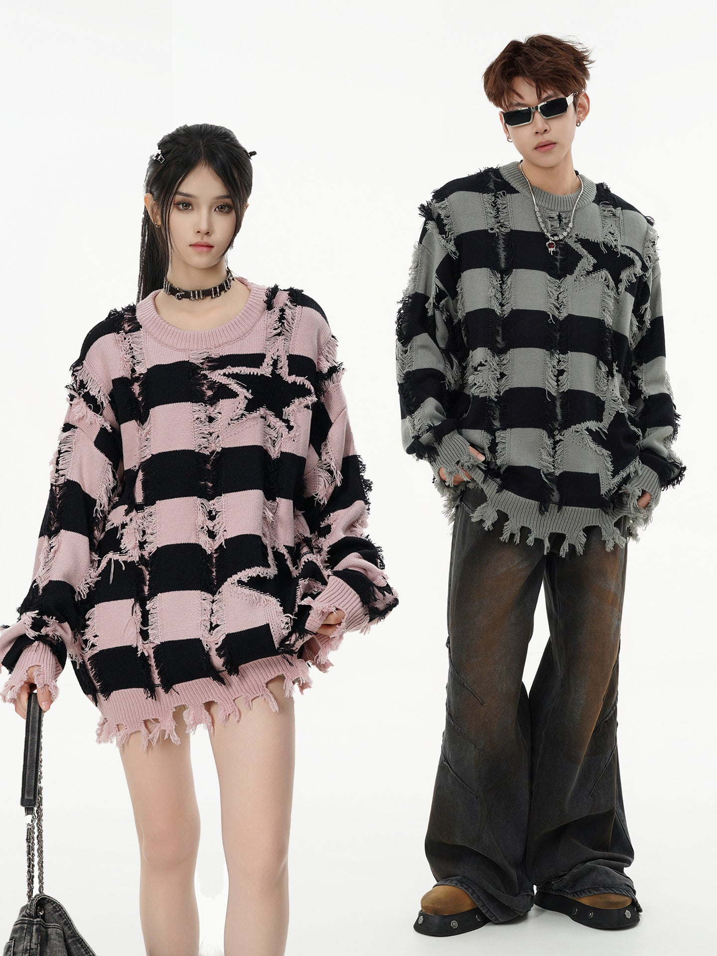Pull oversize en maille délavée à rayures et étoiles, détails frangés, en rose/noir et gris/noir