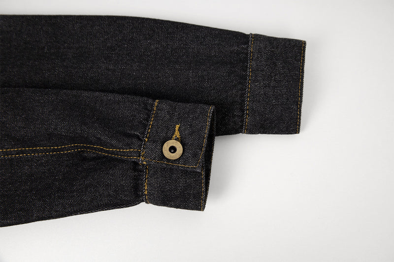 Veste en jean brut avec col léopard et poches à clous dorés