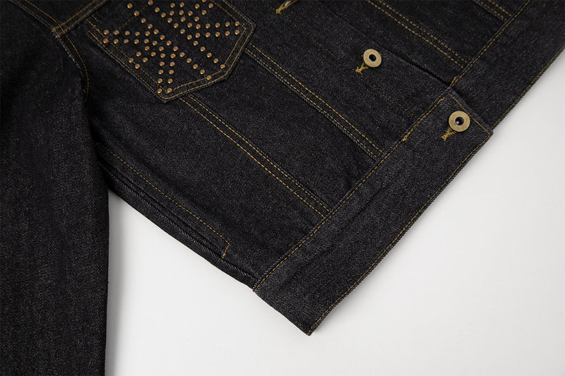 Veste en jean brut avec col léopard et poches à clous dorés