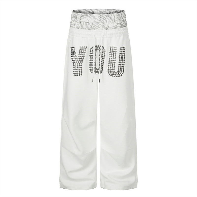 Pantalon de survêtement large avec motif « YOU » en strass et double ceinture – Blanc