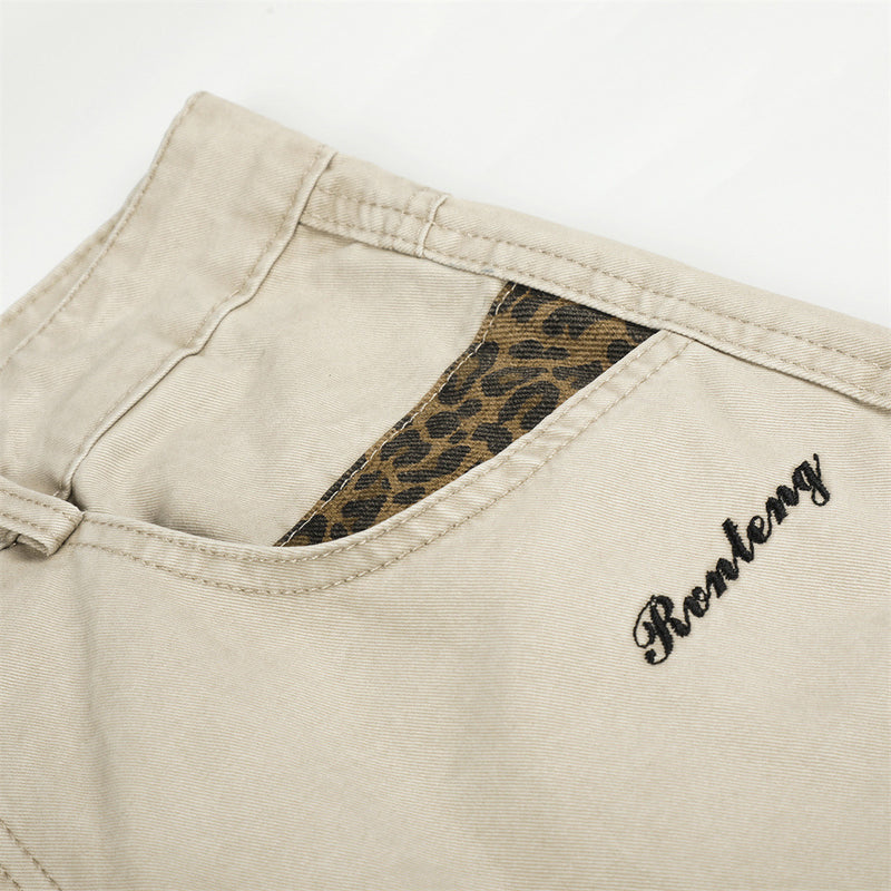 Pantalones de Pierna Ancha con Patchwork de Leopardo – Corte Baggy Deconstruido y Bajo Curvado