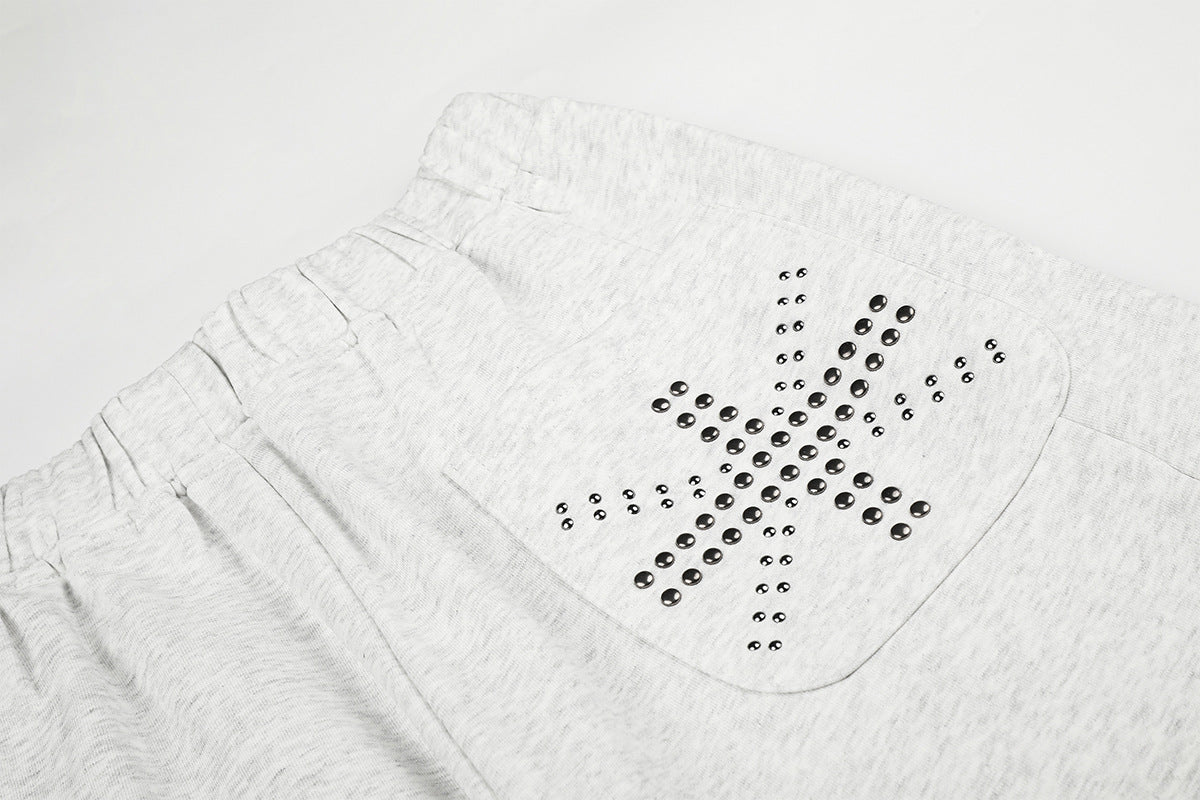 Jogging à jambes larges avec clous – Coupe ample et croix ornée de strass