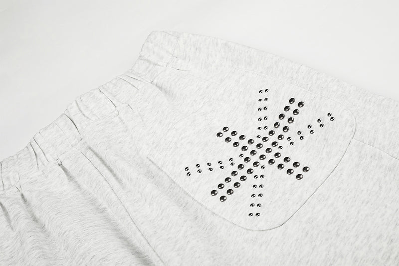 Jogging à jambes larges avec clous – Coupe ample et croix ornée de strass