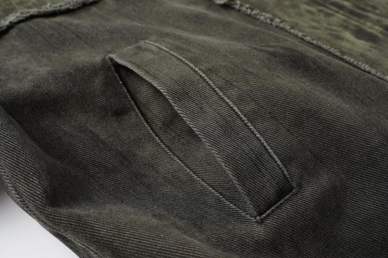 Veste bomber en jean délavé déconstruite à empiècement croisé et coutures effilochées