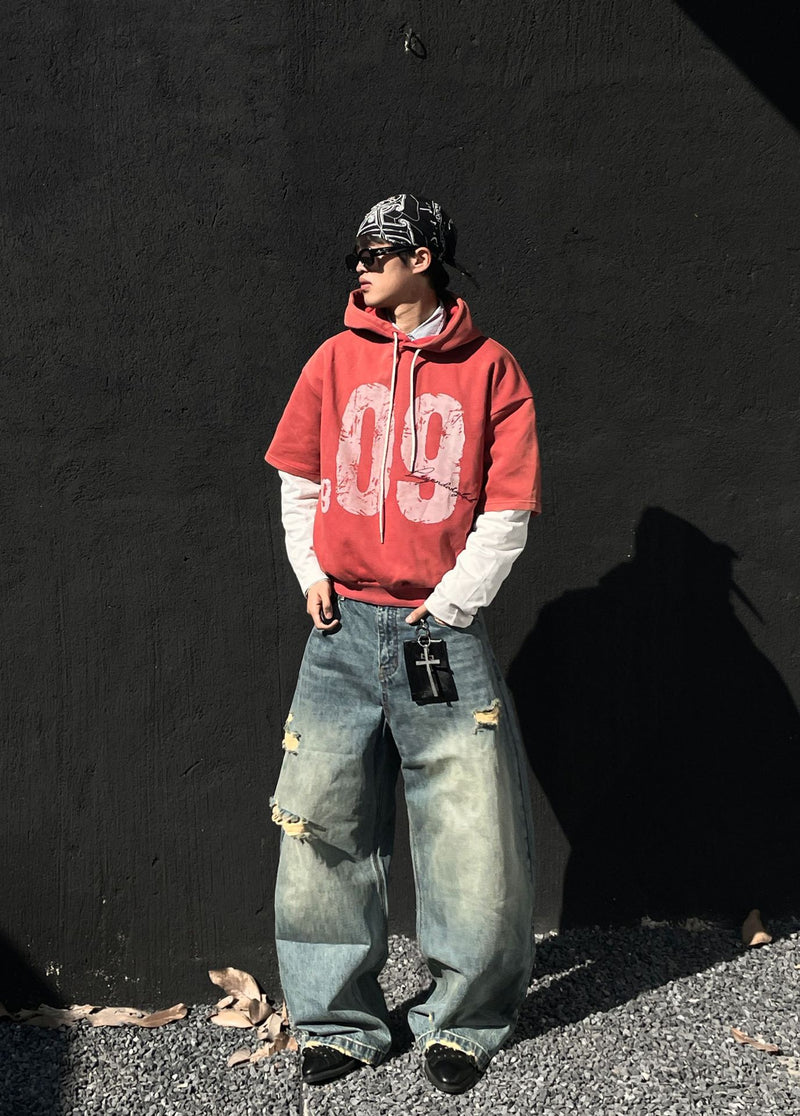 Sudadera de hombre con efecto de dos piezas – Gráfico desgastado «09» y estilo urbano lavado