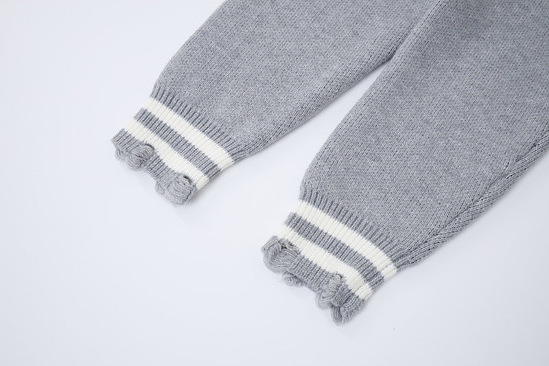 Strickcardigan mit Kreuzgrafik – Distressed-College-V-Ausschnitt, Oversize für Herren