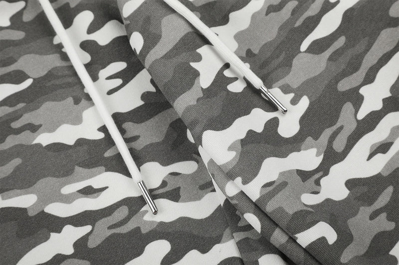 Pantalon de survêtement camouflage à jambes larges avec empiècements latéraux noirs et patch numéroté