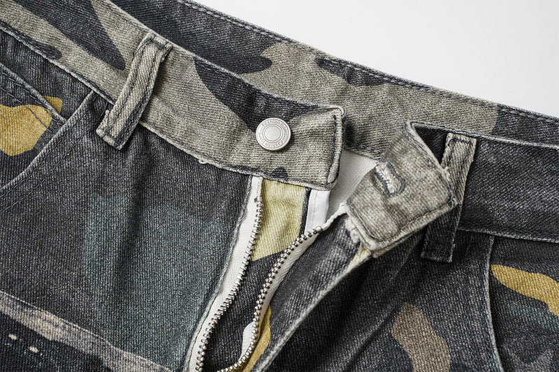 Baggy Wide-Leg-Jeans – Camouflage-Patchwork, Distressed-Denim, Nähte mit Nieten & Gürtel