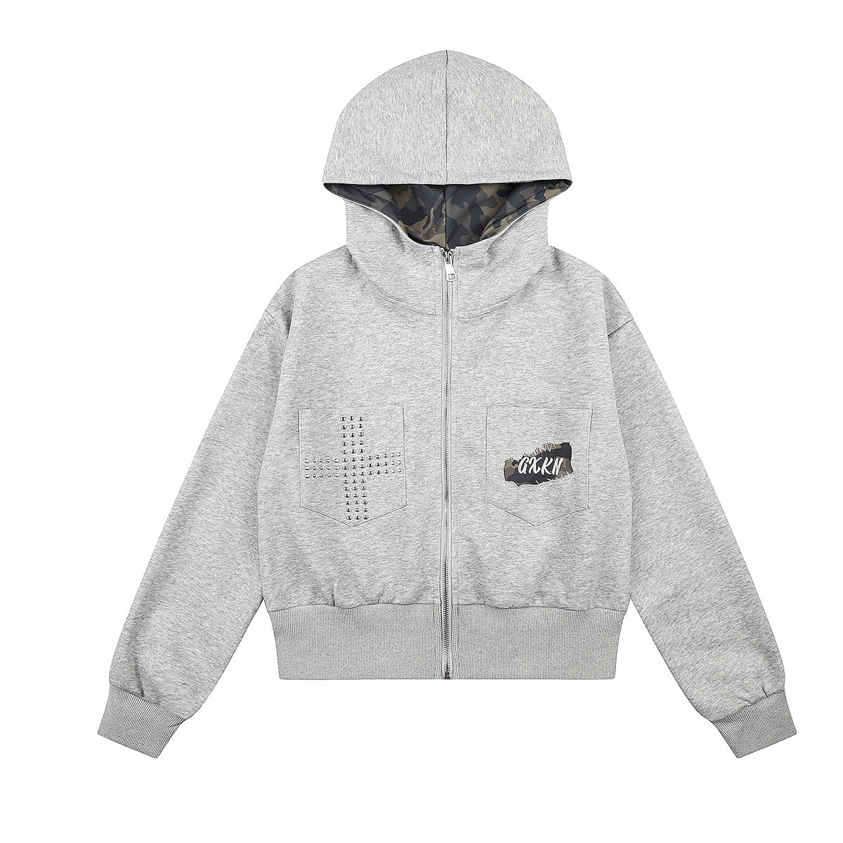 Sweat à capuche zippé raccourci, doublure de capuche camouflage et poche poitrine en croix cloutée, gris chiné