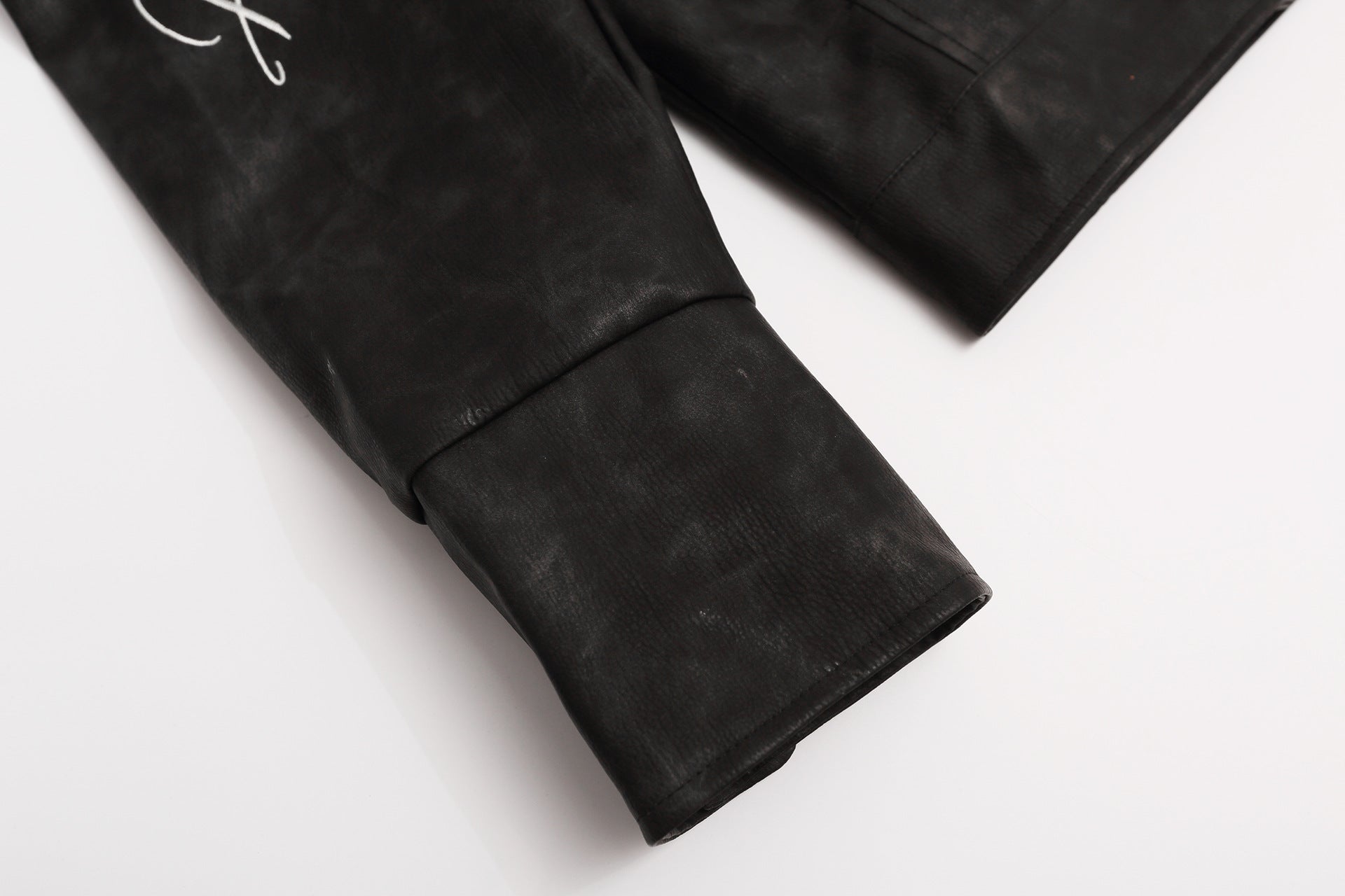 Jacke im Military-Stil aus besticktem PU-Leder – Schwarz, Used-Look und Stehkragen