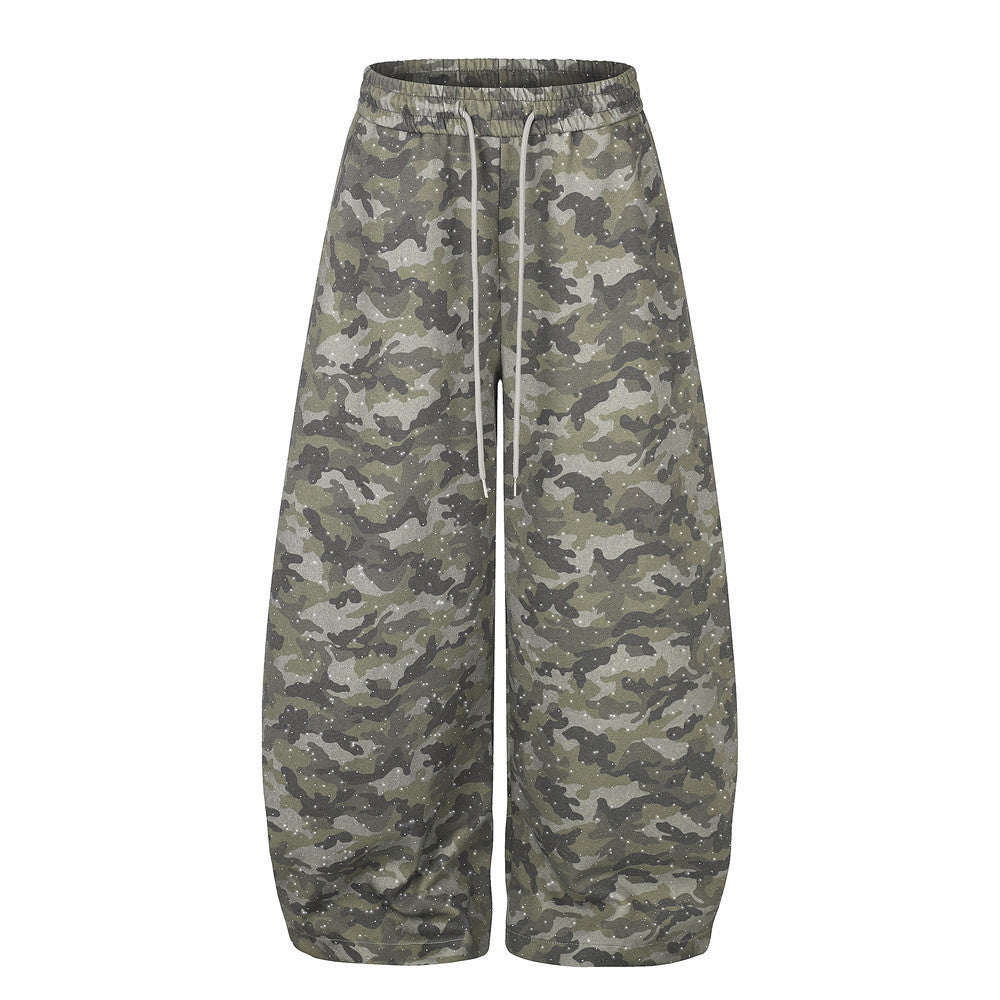Herren-Jogginghose mit weitem Bein im Camouflage-Look und Strass-Details