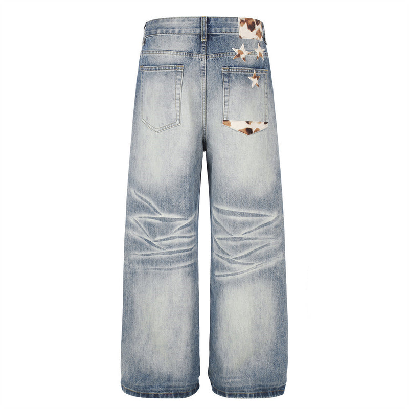 Wide-Leg-Jeans für Herren – Verwaschener Blue-Gradient-Denim mit Sternpatch & Kontrastdetails