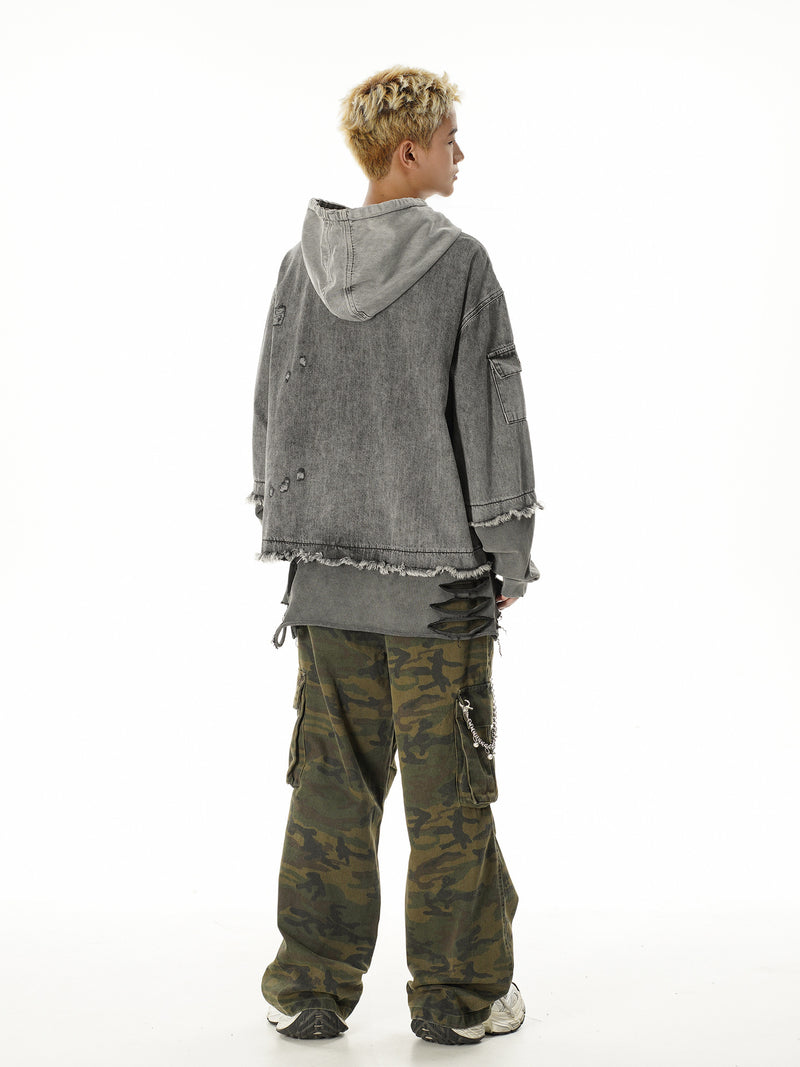 Sweat à capuche en denim délavé et déchiré – Broderie SMK, ourlet brut et détails usés