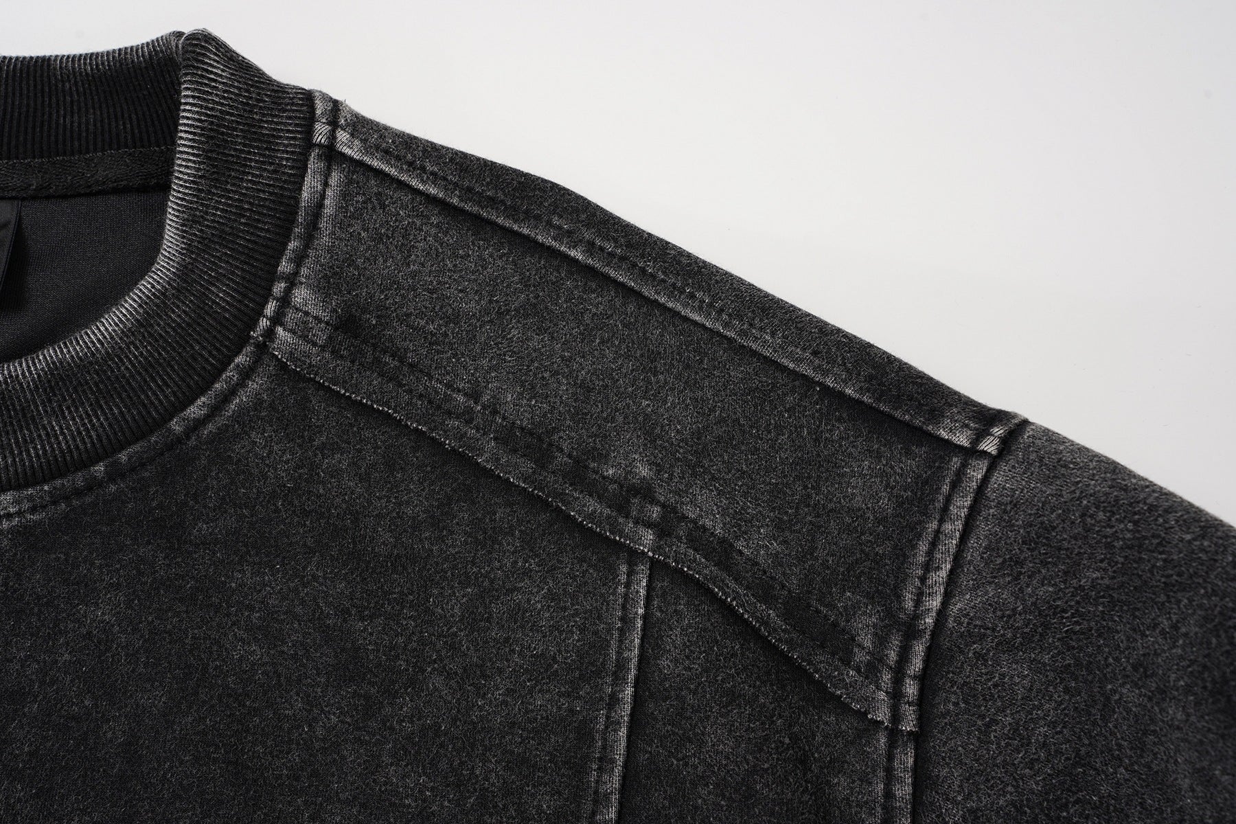 Sudadera efecto superpuesto de lavado ácido con mangas de pana – Deconstruida
