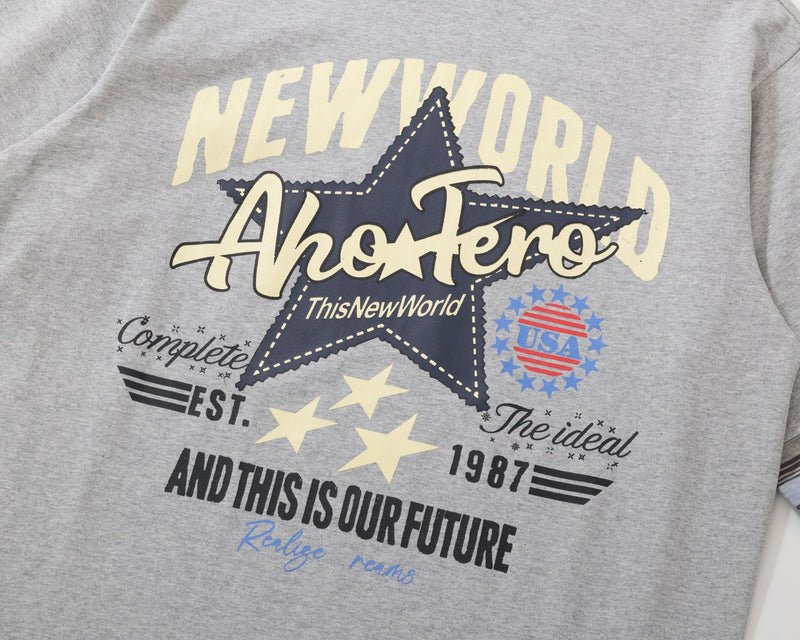 ニューワールド レトロ グラフィック長袖Tシャツ フェイクレイヤード ストライプスリーブ