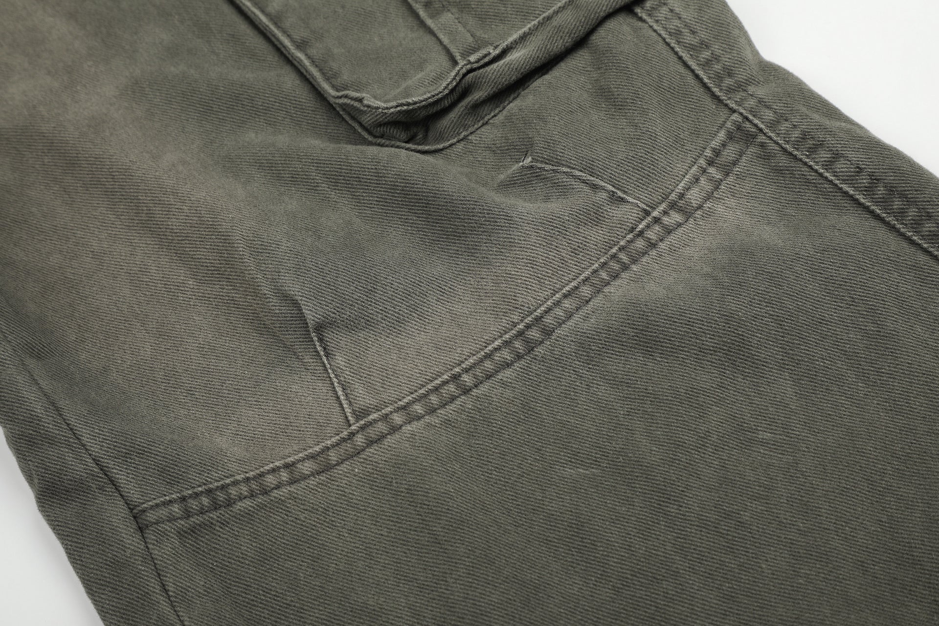 Wide-Leg Cargo Jeans – Washed Denim, Straight-Fit with Multi-Pocket Detail