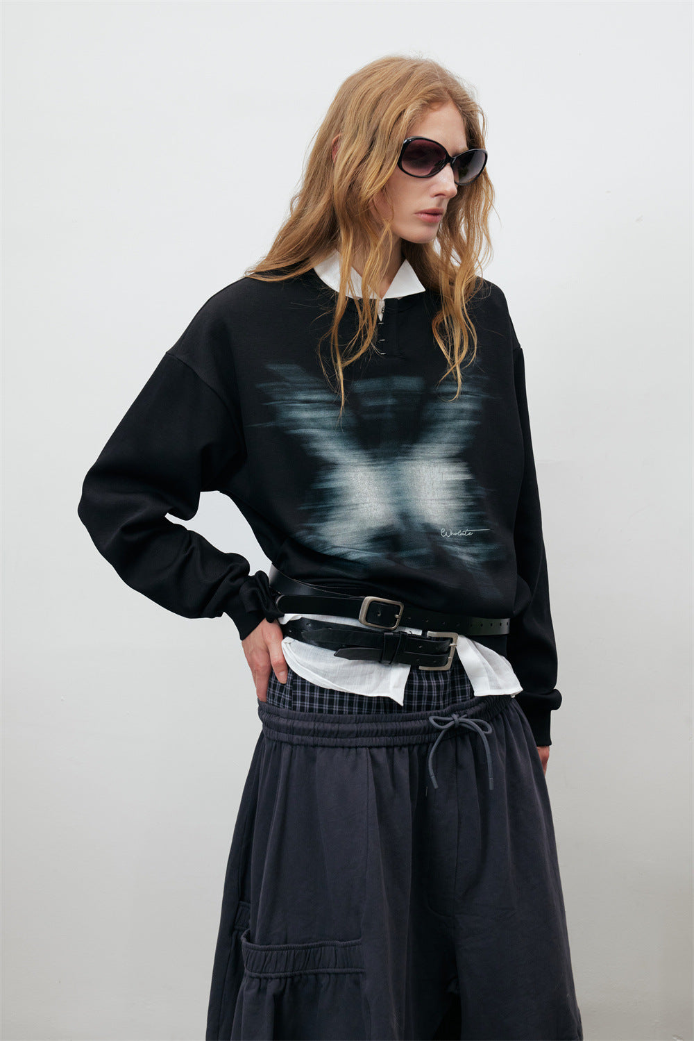 Oversized Butterfly Blur Graphic Long Sleeve Sweatshirt – Relaxed Fit Henley