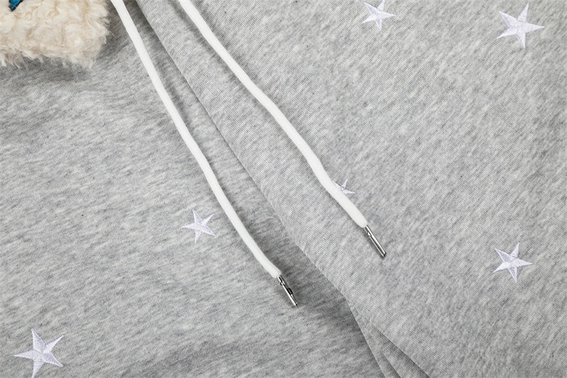 Sweatpants mit weitem Bein, Sternstickerei und umgeschlagenem Sherpa-Bund