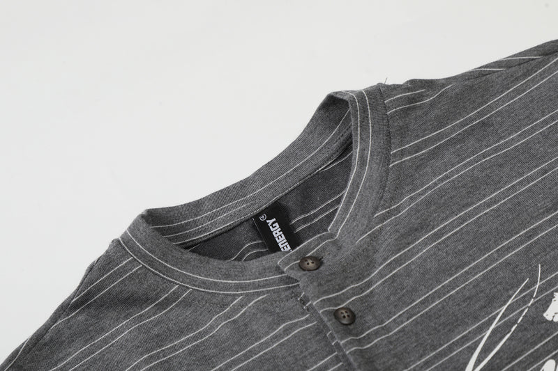 Camiseta de manga larga a rayas con efecto de capas y estampado gráfico trasero