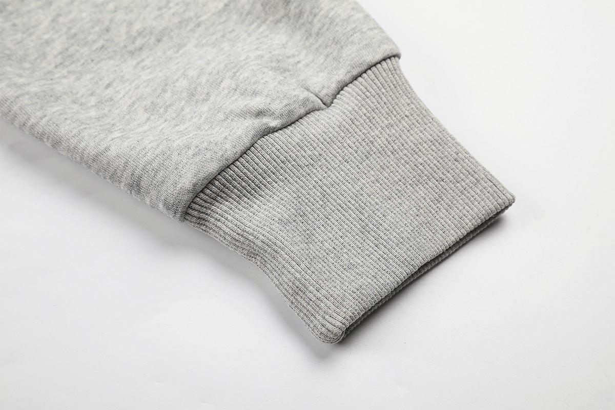 Sweat à capuche zippé avec écusson croix clouté et doublure camouflage