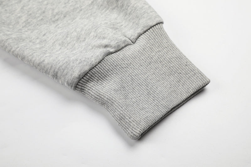 Sweat à capuche zippé avec écusson croix clouté et doublure camouflage