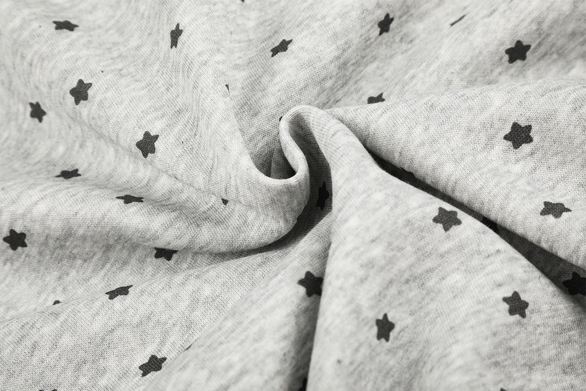 Sweat à capuche zippé court à motif étoiles et croix