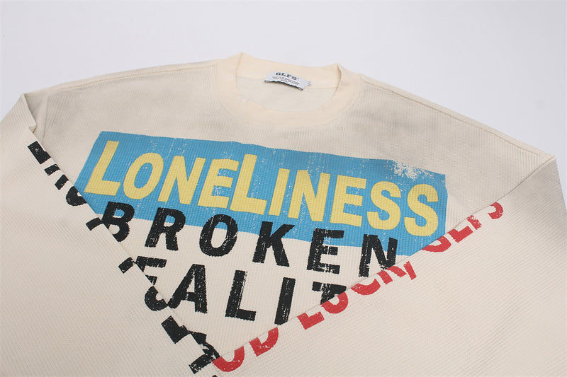 Herren-Langarmshirt aus Waffelstrick mit Grafik – „Loneliness Broken Reality“-Print