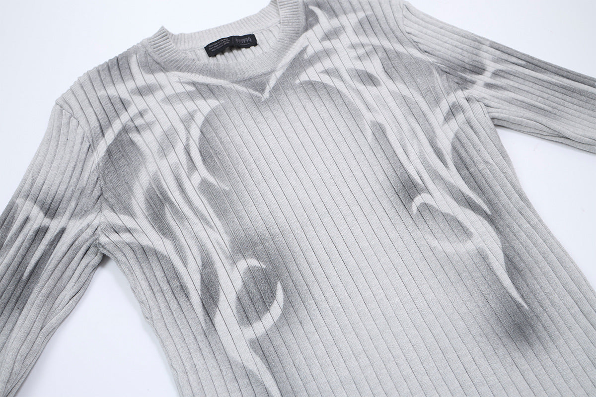 Pull côtelé à col rond avec imprimé graffiti tribal