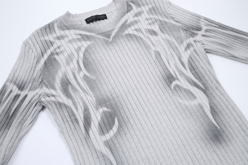 Pull côtelé à col rond avec imprimé graffiti tribal