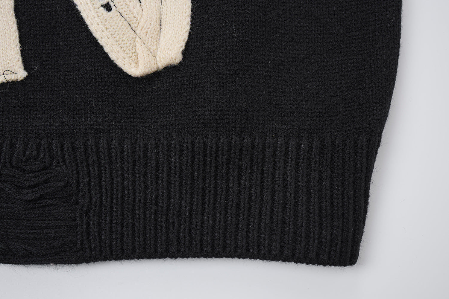 Pull col rond oversize en maille usée avec motif de lettres appliquées