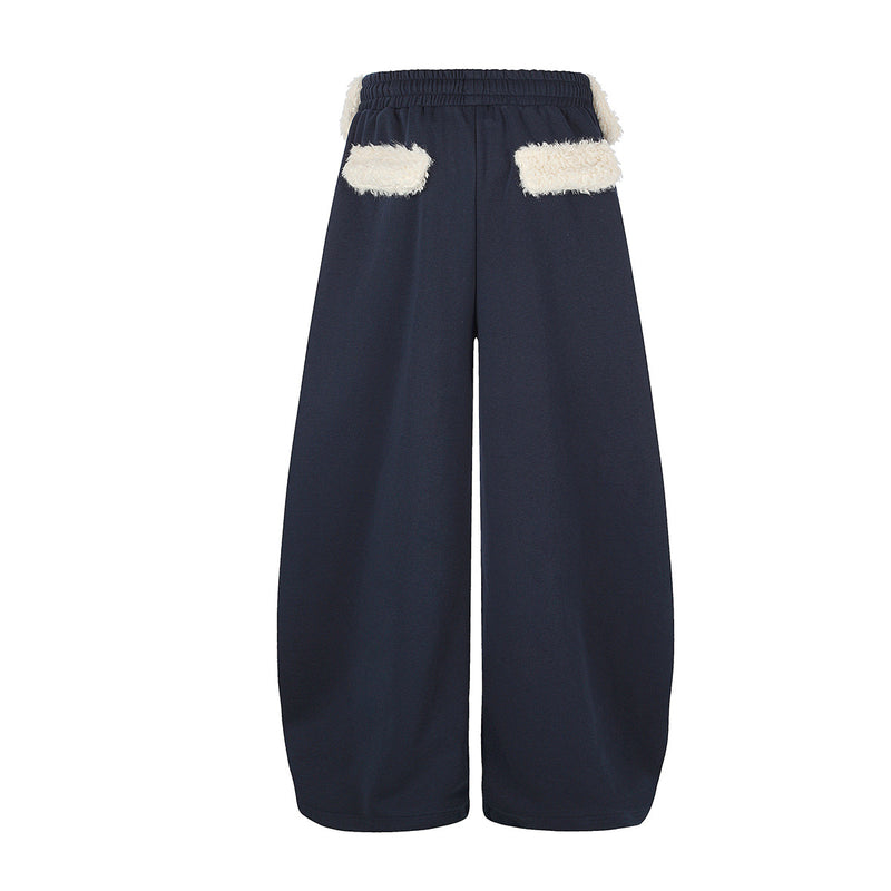 Pantalon de survêtement à jambes larges avec ceinture en sherpa et étoiles brodées