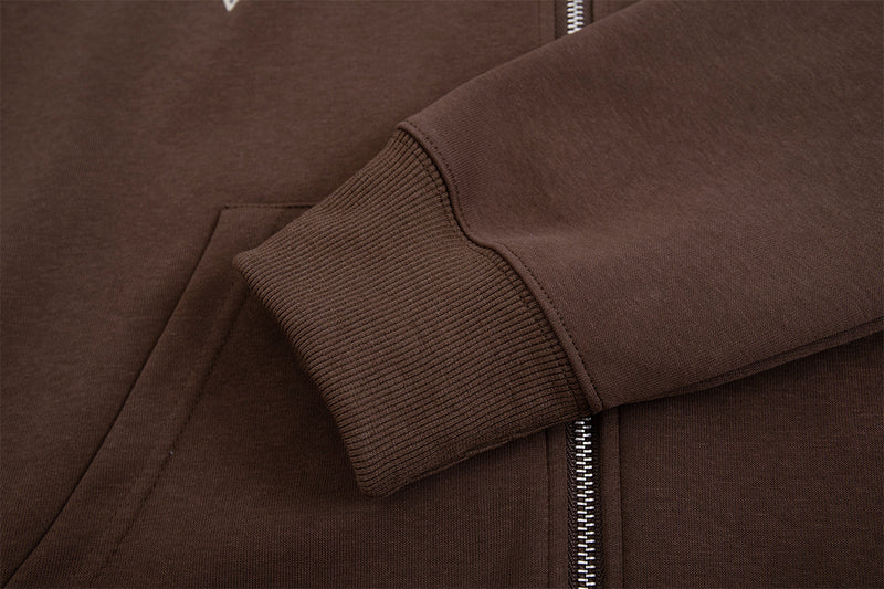 Sweat zippé à capuche avec croix brodée et détail à carreaux sur le bas