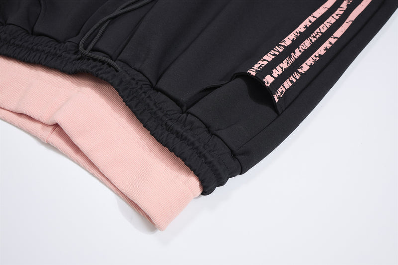Pantalones de chándal de pierna ancha con estampado gráfico varsity y cintura rosa en contraste