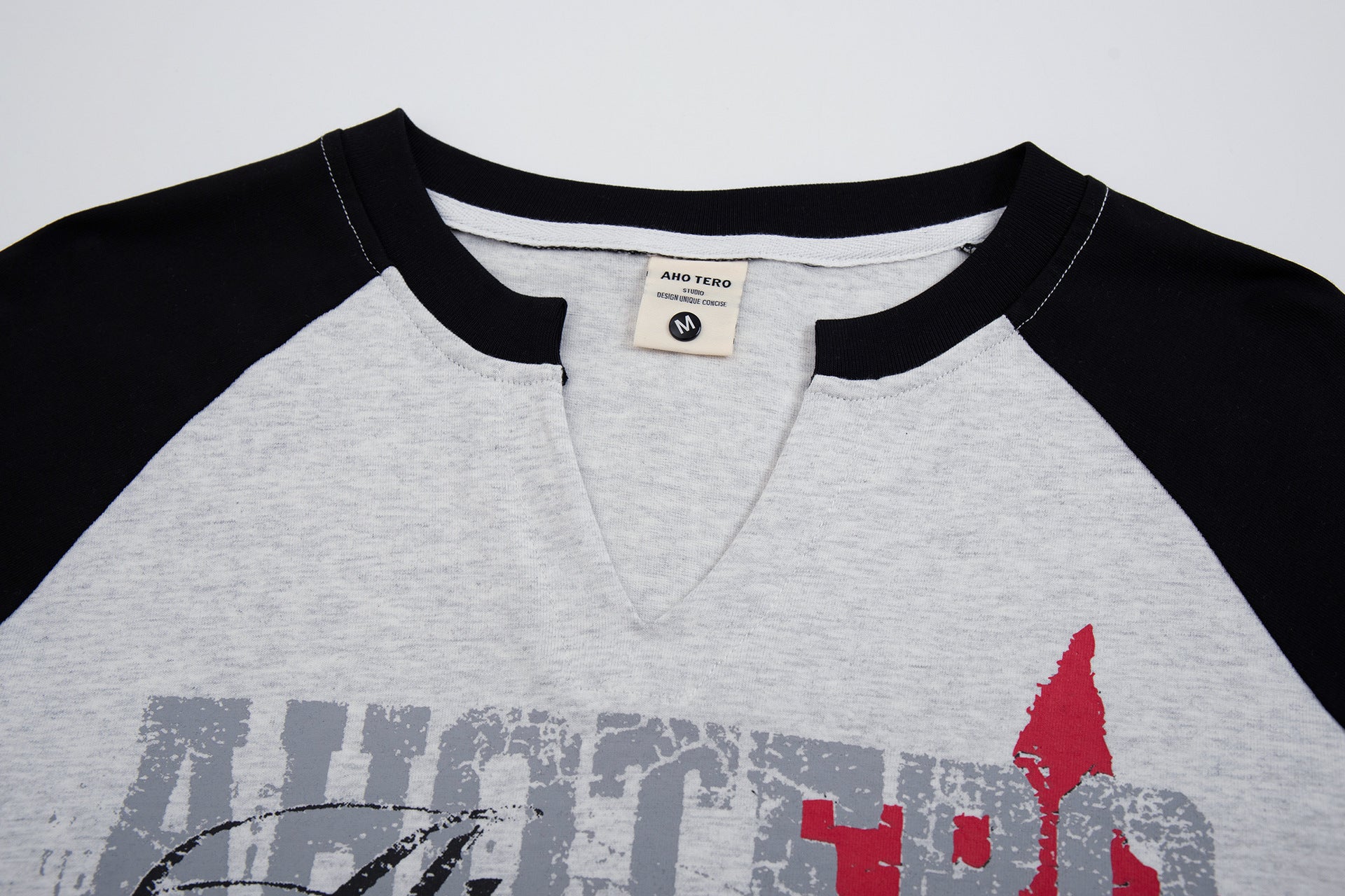 Raglan-Langarmshirt mit Grafik – Baseball-Shirt in meliertem Grau und Schwarz
