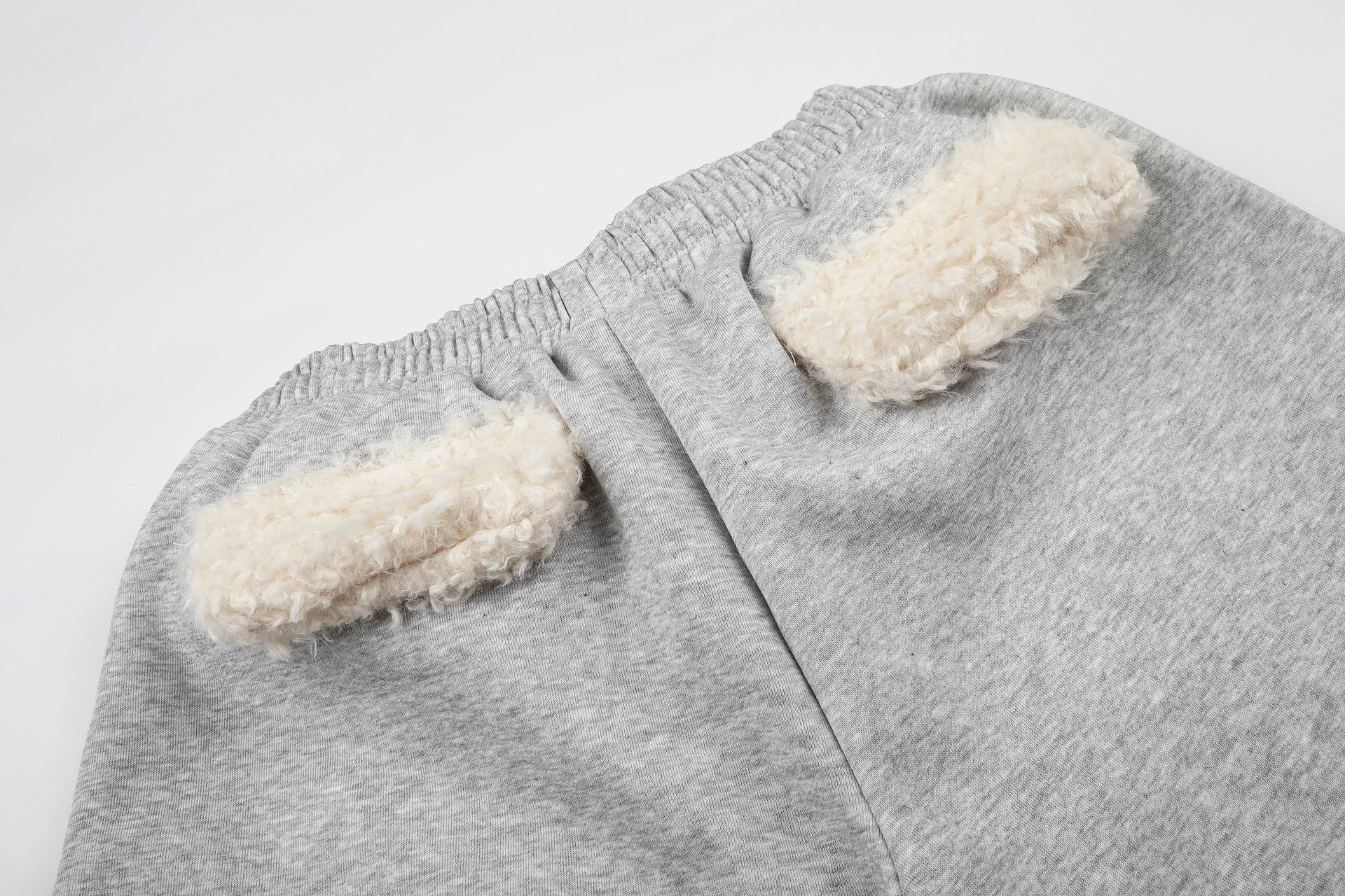 Pantalon de survêtement à jambes larges avec ceinture en sherpa et étoiles brodées