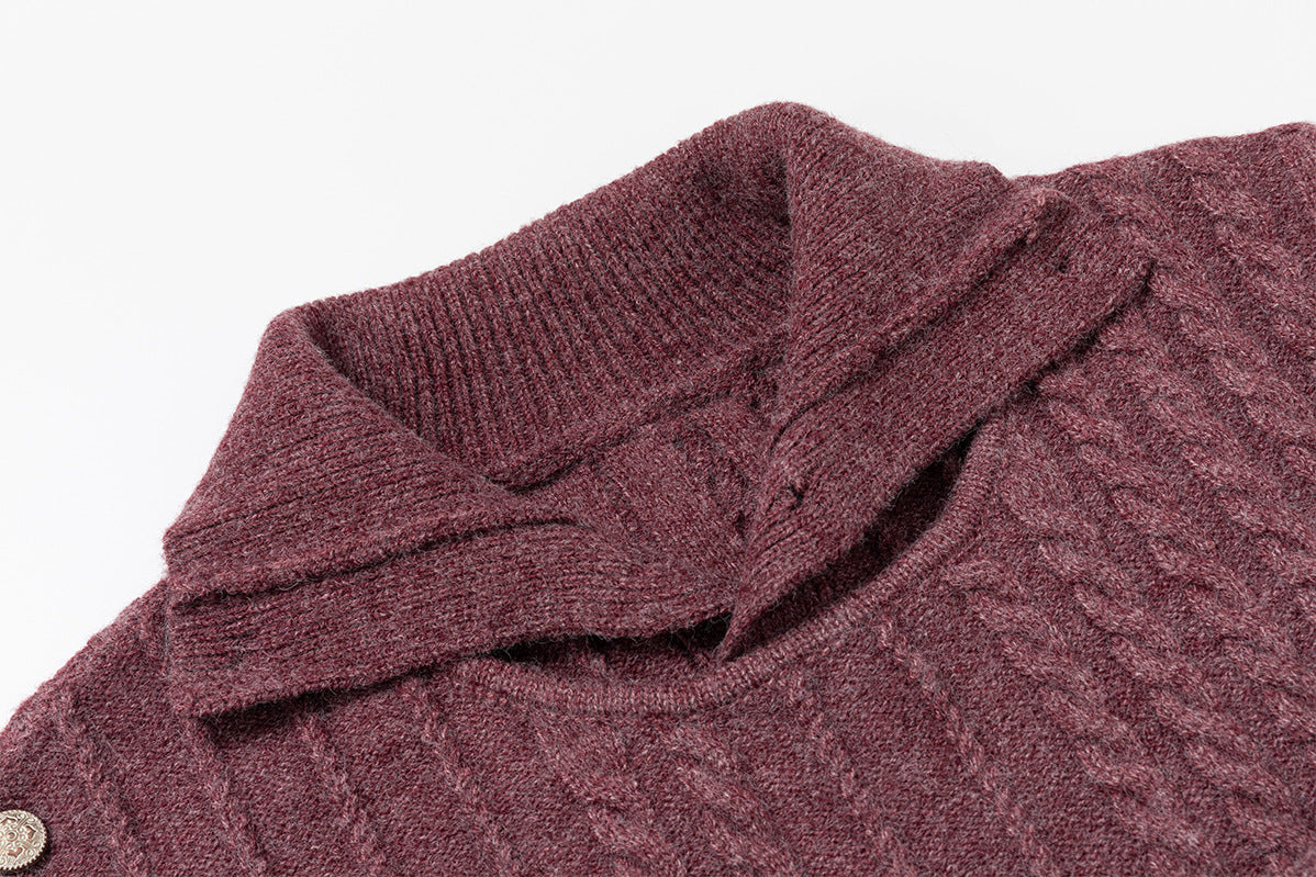 Pull col roulé en maille torsadée avec détail boutonné en diagonale